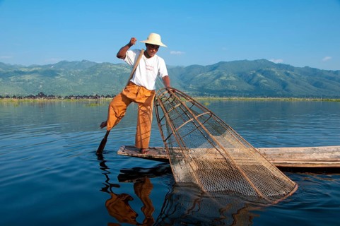 Inle Lake at 116 sq km (44.9 sq miles) is shallow, long, crystal clear and calm. Here the Intha