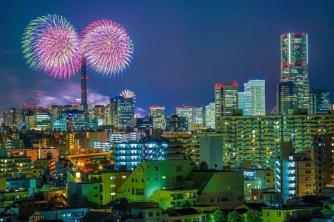 Yokohama skyline and fireworks (Minato Mirai smart Festival). Shooting Location: Yokohama-city