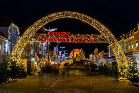 Archway, illuminated entrance to the Christmas market, night shot, main square of Leoben, Styria,