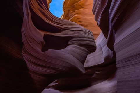 A picture of The Woman in the Wind rock formation of the Lower Antelope Canyon