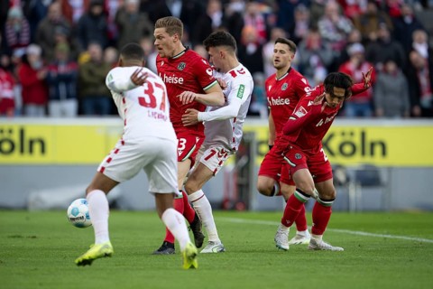 (DFL/DFB REGULATIONS PROHIBIT ANY USE OF PHOTOGRAPHS AS IMAGE SEQUENCES AND/OR QUASI-VIDEO)