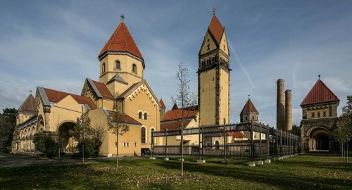 Leipzig, South Cemetery, west chapel on the left, bell tower in the centre, crematorium by Otto