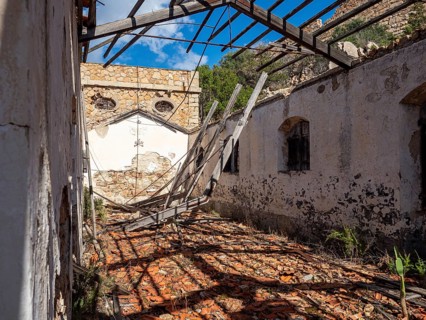 A picture of the abandoned military base of Capo D'Orso