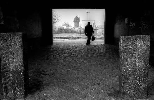 Germany, Merseburg, 15.01.1992, house passage, man (worker), Europe