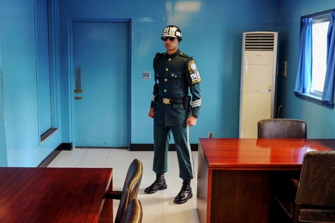 02.05.2013, Panmunjom, South Korea, Asia, A South Korean guard soldier stands in a defensive