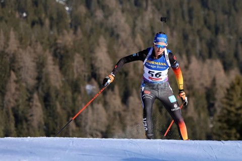 Top on the track: Franziska Preuß (SC Haag) crossing the finish line in the pursuit at the IBU