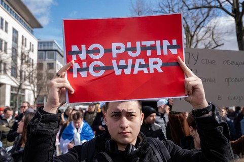 17.03.2024, Berlin, Germany, Europe, Thousands of people protest in front of the Russian Embassy on