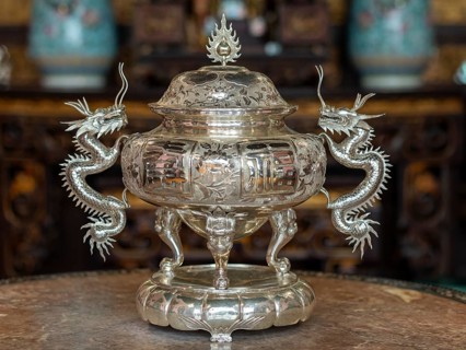 Decorated bowl, Pinang Peranakan Mansion Museum, George Town, Penang, Malaysia, Southeast Asia,
