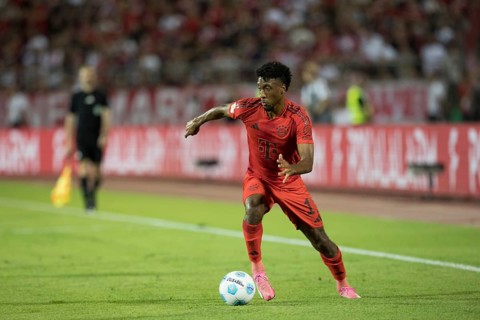Football match, Kingsley COMAN FC Bayern Munich leading the ball to the left, football stadium