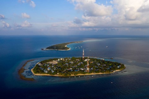 Inhabited Island Rasdhoo and Tourist Island Kuramathi, Rasdhoo Atoll, Indian Ocean, Maldives, Asia