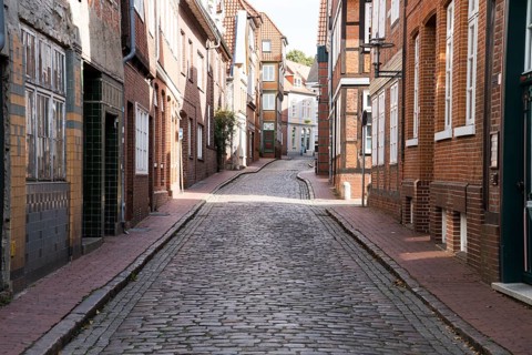 Narrow alley, Stade, Lower Saxony, Germany, Europe