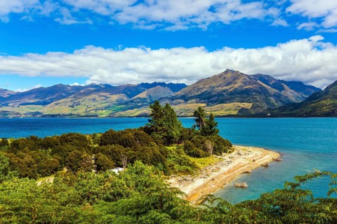 The beautiful lake Wanaka in New Zealand. The picturesque shore of Lake Wanaka. South Island.