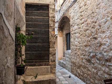 Alley in the old town centre, Dubrovnik, Dalmatia, Croatia, Europe