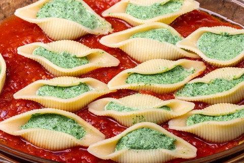 Italian conchiglino pasta filled with spinach