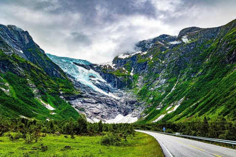 The largest glacier in continental Europe, Jostedalsbreen, is located in the mountains. Cold summer