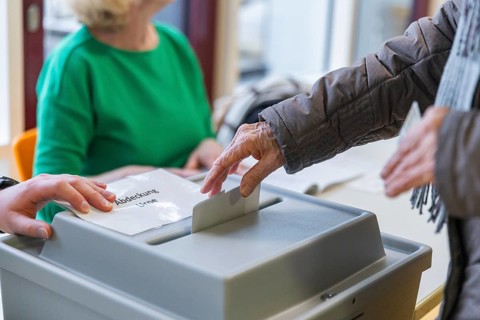 Voting for the constituency 03300 Seevorstadt-Ost, Dresden, Saxony, Germany, Europe