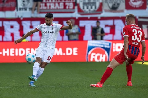 Football match, Vincenzo GRIFO SC Freiburg left with a pass into the deep, Lennard MALONEY 1.FC