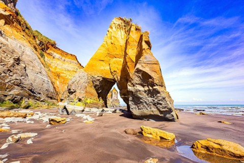 The Tongaporutu beach on the Pacific coast. Magical journey to the ends of the world. Low tide on