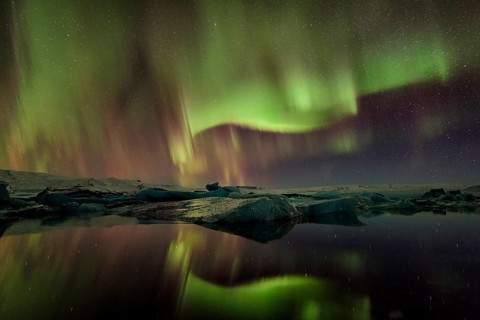 Northern lights aurora in Jokulsarlon glacial river lagoon