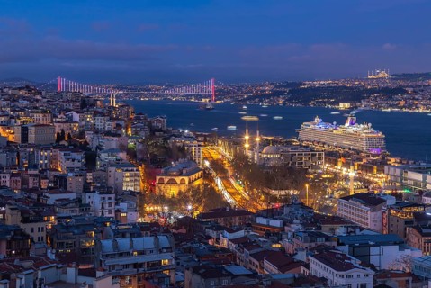 A picture of the buildings of the Beyoglu district and the Bosphorus strait at night