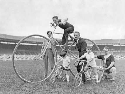 1930s bicycles. The annual Fête des Caf' Conc' at the Buffalo Stadium and some of the popular