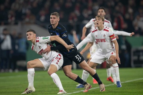 BEAUTIFUL SPORTS/ (DFL/DFB REGULATIONS PROHIBIT ANY USE OF PHOTOGRAPHS AS IMAGE SEQUENCES AND/OR