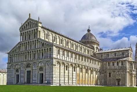 Medieval cathedral of the Archdiocese of Pisa, entitled to Santa Maria Assunta. Its construction