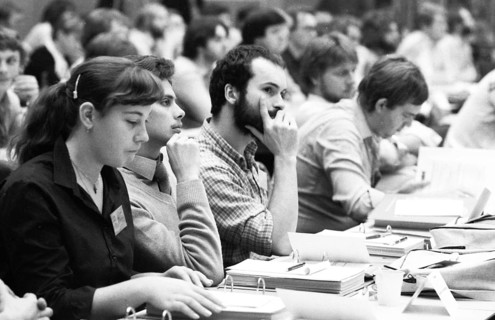 The 11th Federal Youth Conference of the DGB Youth in November 1981 discussed challenges to its