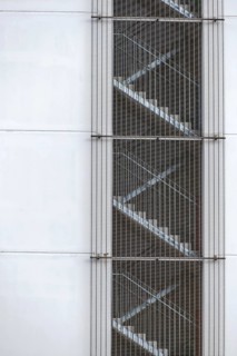 Feuertreppe mit Stäben, Symbol für Brandschutz, Fluchtweg, Österreich