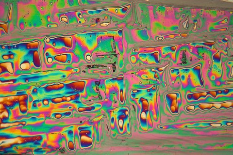 Lanthanum nitrate crystals under the microscope (100x magnification) and in polarised light