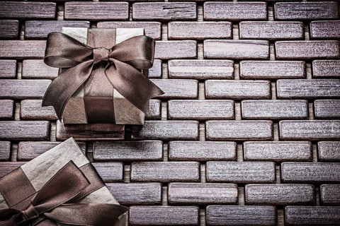 Presents packed with tied ribbons on wooden mat holidays concept