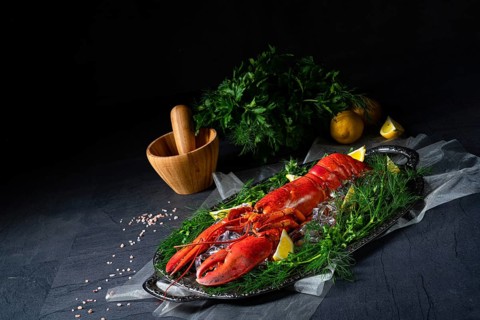 The cooked lobster on ice