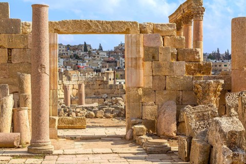 Jerash, Jordan, Columns of ancient street cardo maximus, Ancient Roman Gerasa of Antiquity, Asia