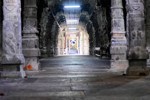 Ekambareshvara Temple, Kanchipuram, Tamil Nadu, Stone temple corridors with ornately decorated