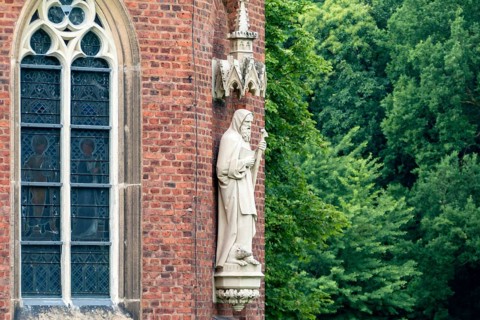 The castle was the ancestral seat of the Droste zu Hülshoff barons from 1417 to 2012 and is the