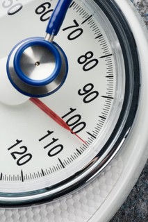 Stethoscope and scales, symbolic photo for weight, diet and heart disease