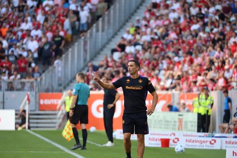Head coach Raffaele Palladino (AC Florence) at the football test match: SC Freiburg, AC Florence