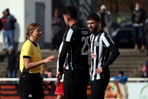 FIFA referee Karoline Wacker (Backnang) warned Fabio Liserra (FC 08 Villingen) to slow down in
