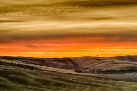 A beautiful sunrise over the hills of Tuscany