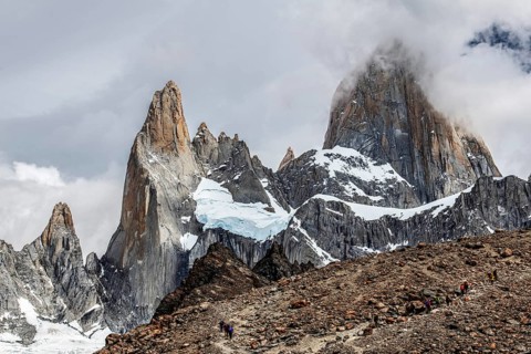 Trekking route Laguna de los Tres with a view of the summit of Fitzroy, El Chaltén, Los Glaciares