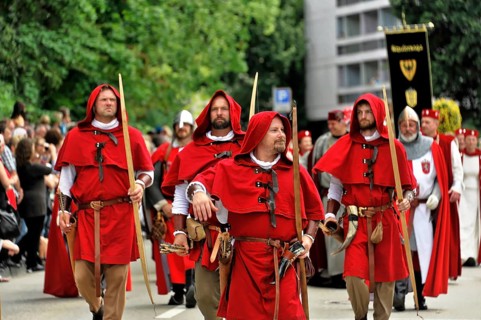 850 years of Gmünd, Schwäbisch Gmünd, Baden-Württemberg, Group of men in red medieval costumes,