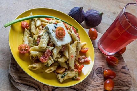 Pasta salad with gorgonzola, figs and Federweißem
