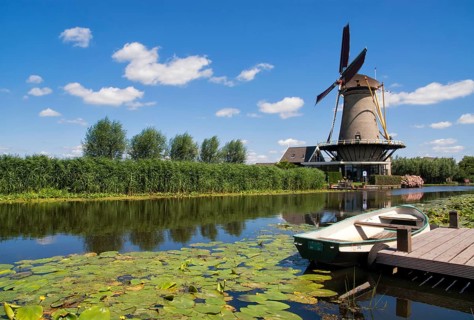 Mill the Friendship near Bleskensgraaf in the Dutch region Alblasserwaard