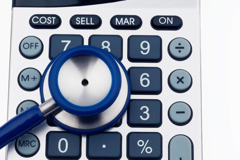 A stethoscope and a pocket calculator. Costs for Health and Medicine Austria