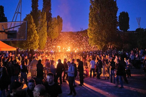 Germany, Berlin, 30.04.2025, Peaceful Walpurgis in Mauerpark, witches' bonfire, fire artists in the
