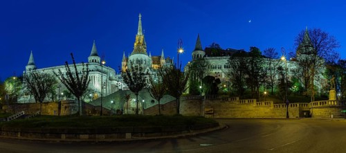 A picture of the Fisherman's Bastion at night