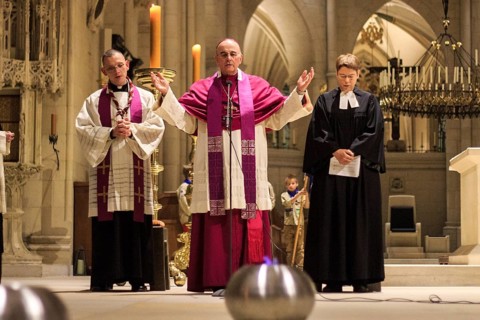 The Light of Peace from Bethlehem, brought to Vienna by the ORF and collected there by a delegation
