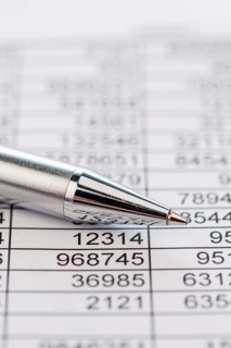 A table with turnover and expenditure figures. Symbol photo for costs, profit, Controlling Austria