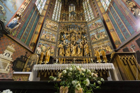 Retablo de Veit Stoss, entre 1477 y 1489, de estilo gótico tardío, basílica de Santa María -iglesia