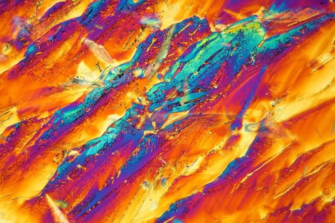 Potassium hydroxide under the microscope and in polarised light